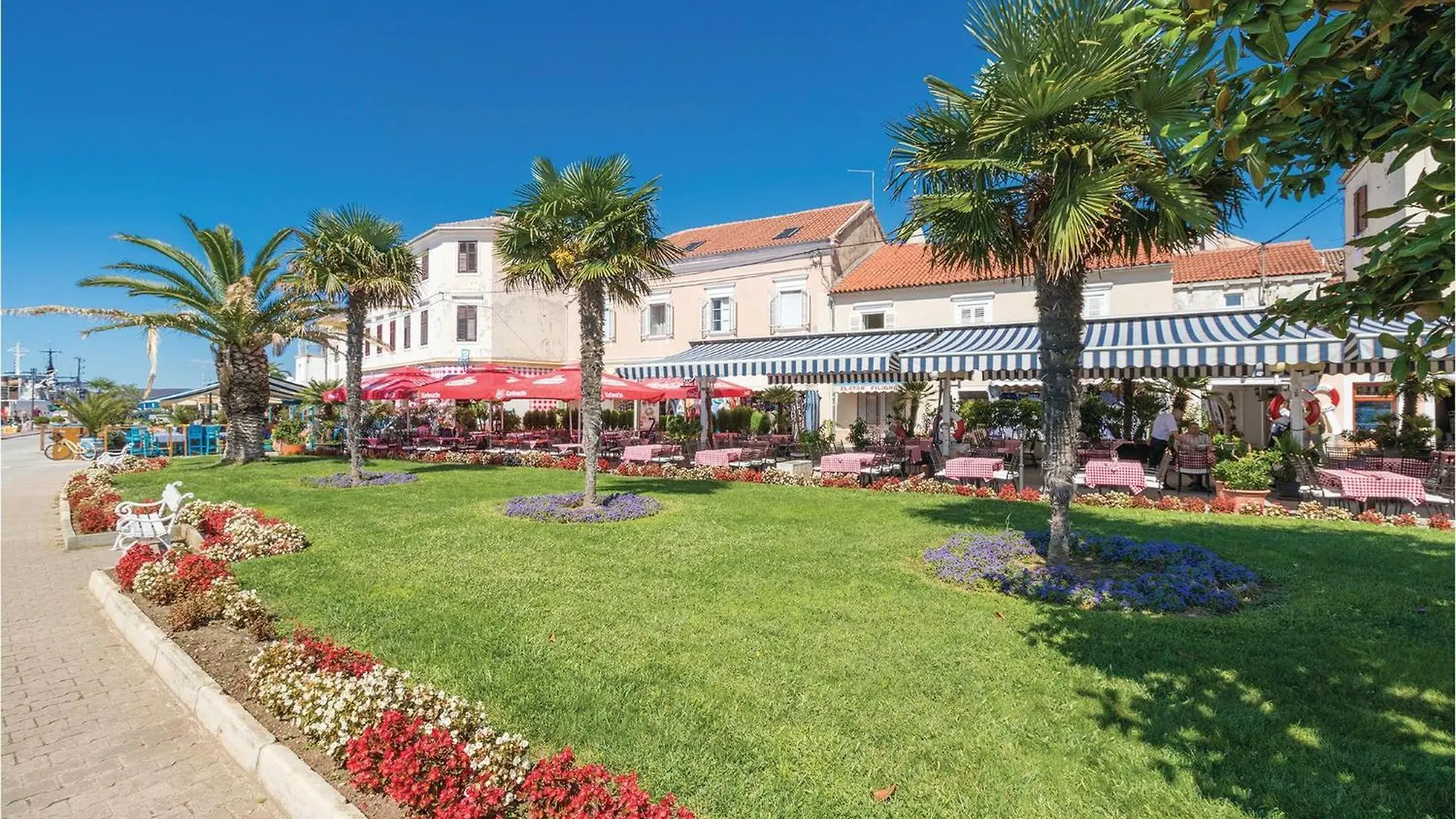 Stunning Apartment In Sveti Filip I Jakov With Wifi