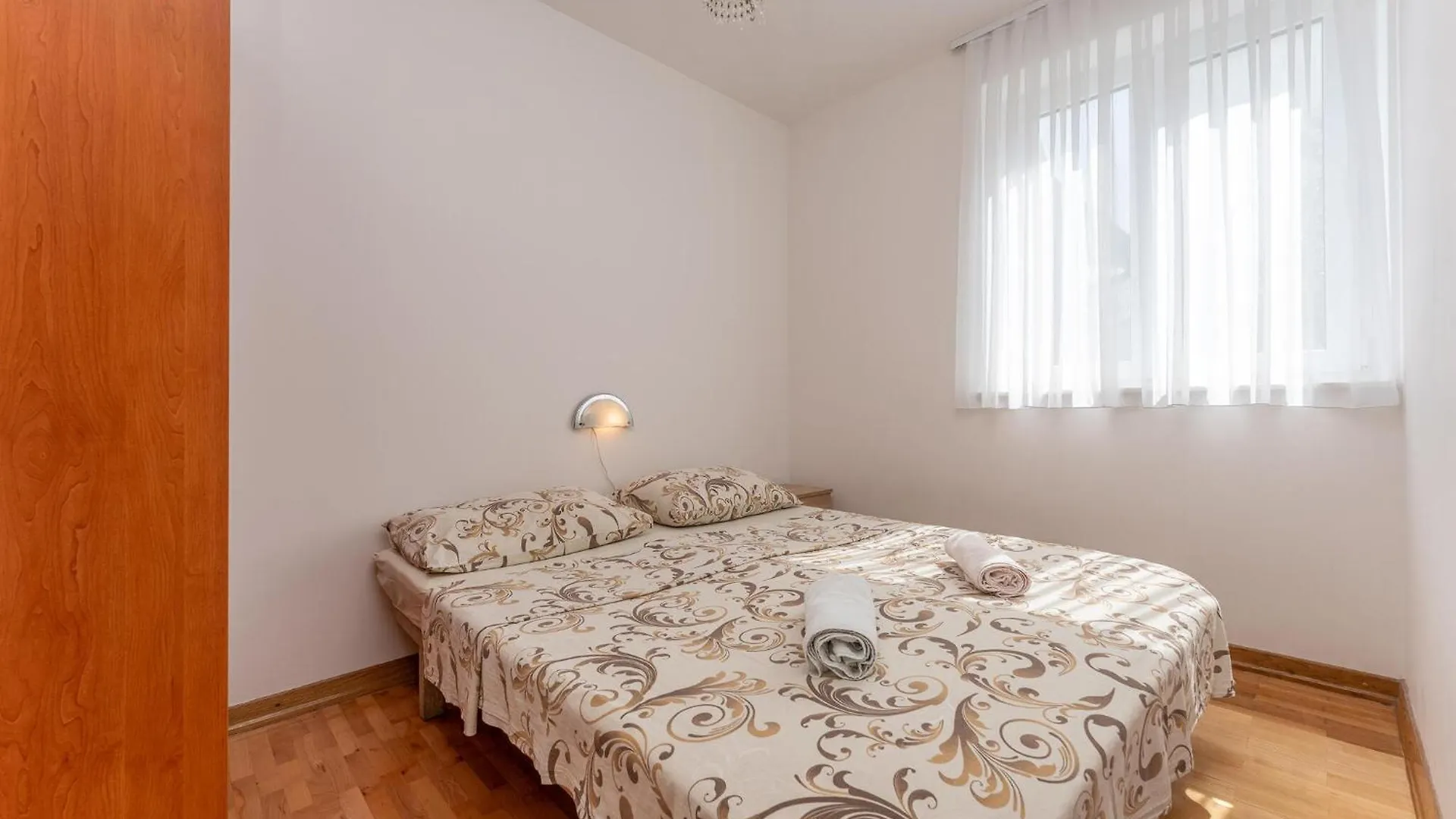 Stunning Apartment In Sveti Filip I Jakov With Wifi
