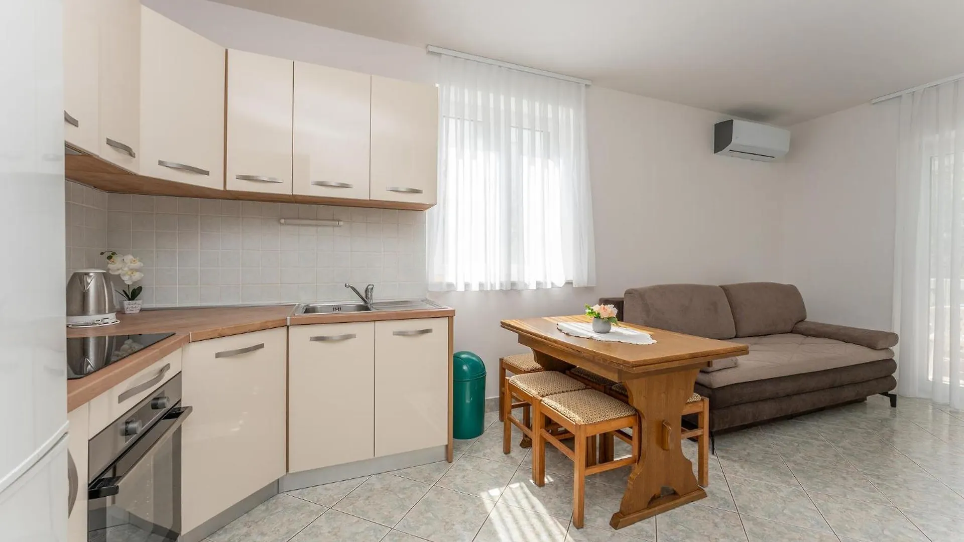 Stunning Apartment In Sveti Filip I Jakov With Wifi 0*,