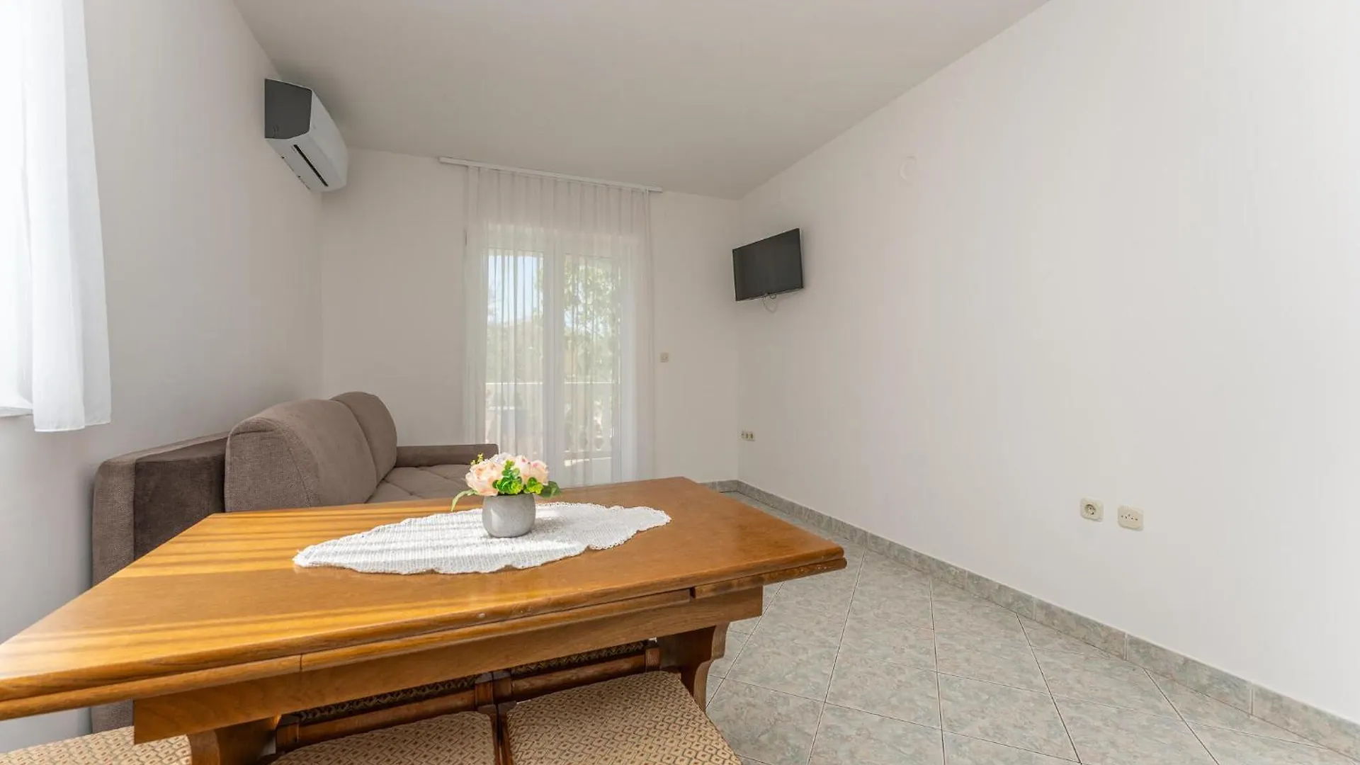 Stunning Apartment In Sveti Filip I Jakov With Wifi